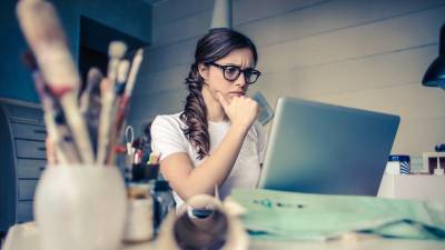 El estrés es cuando nuestro cerebro constantemente ve una amenaza en lo que estoy haciendo, esa amenaza puede ser real o imaginaria.