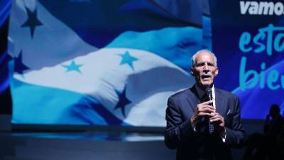 El candidato nacionalista diserta en un foro en San Pedro Sula.