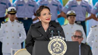 La presidenta de Honduras, Xiomara Castro, durante el 158 aniversario de la fundación de la Fuerza Naval de Honduras.