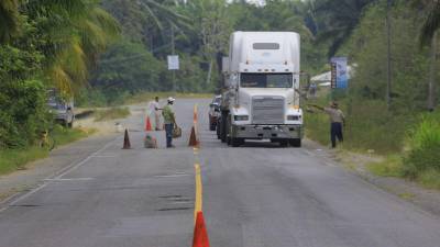 La carretera CA-13, entre El Progreso y Tela, urge ser reparada.