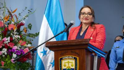 La presidenta Xiomara Castro en la Policía Nacional.