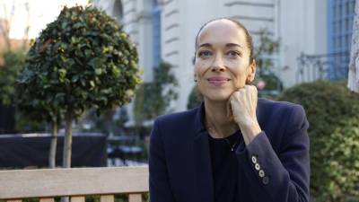 La actriz y directora Carmen Chaplin, nieta de Charlie Chaplin, habla con EFE sobre su debut en el documental, ‘Chaplin, espíritu gitano’, indagación en el origen gitano y en la influencia que ejerció en la construcción del mítico personaje Charlot.