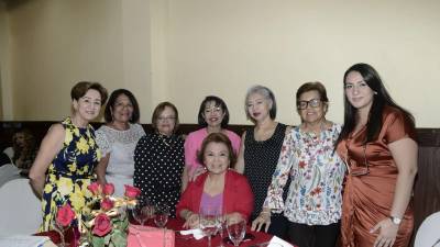 Lisseth Nassar, Vilma Karow, Elena Dubón, Santa Euceda, Bessy Arriaga, Isabel Santamaría, Sandra Galindo y Fiorella Rodríguez.