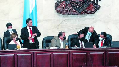 Según los expertos, las dos directivas del CN, presididas por Luis Redondo y Jorge Cálix, son ilegales porque el ministro de Gobernación no siguió el procedimiento como lo manda la ley.