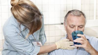 DATO. La deglución es el acto de tragar alimentos y la saliva.