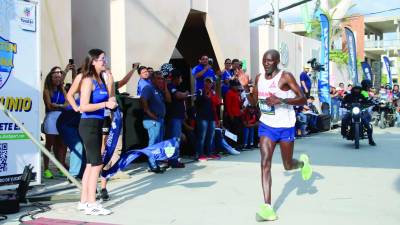 Julius Kibet cuenta con 41 años de edad y es fuerte candidato para obtener el primer lugar en los 21 kilómetros de la Maratón LA PRENSA.