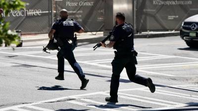 Las autoridades aún no han logrado detener a los sospechosos del nuevo tiroteo en EEUU.