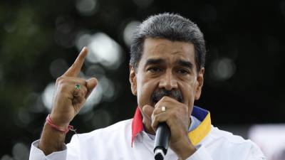 Maduro celebró un mitin con miles de sus seguidores el sábado en Caracas.