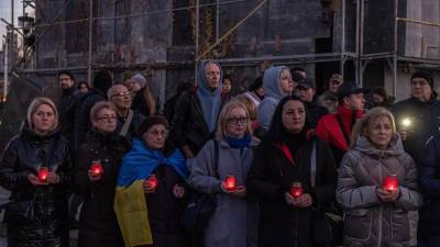 Acto de homenaje en Kiev a los caídos en la guerra de Ucrania, especialmente en Mariúpol, donde presuntamente se han producido crímenes de guerra.
