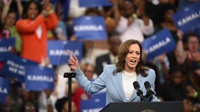 La vicepresidenta de Estados Unidos y candidata demócrata, Kamala Harris, durante un mitin de campaña en el Centro de Convocatoria del Estado de Georgia en Atlanta.