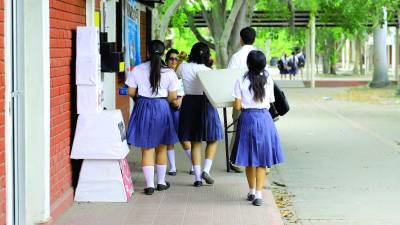 Estudiantes de la jornada matutina del José Trinidad Reyes de San Pedro Sula. Foto: Melvin Cubas.