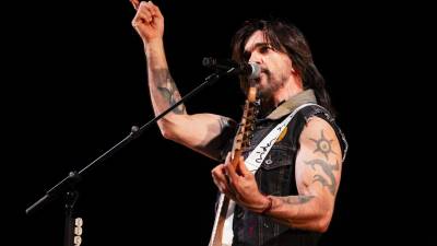 El cantante colombiano Juanes durante el concierto del Selvatic Málaga Fest ofrecido este domingo en la capital malagueña en el inicio de la gira de presentación en España de su último disco, 'Vida cotidiana'.