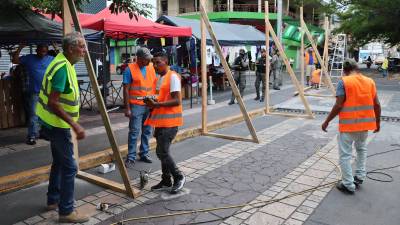 El desalojo inició desde horas de la tarde de este domingo. Fotos Melvin Cubas y Yoseph Amaya.