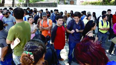 En este momento, cerca de 360,000 hondureños de todas las edades buscan un trabajo, pero no lo encuentran porque el mercado no tiene plazas.