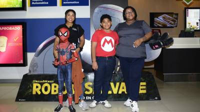 Stephanie Bailey, Gael Andrés, Miguel Robelo y Alexandra Bailey.