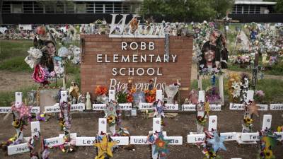 La respuesta policial al tiroteo en el que murieron 22 personas en Uvalde, Texas, ha sido duramente criticada.