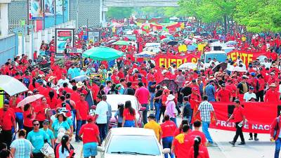 Más de 5,000 personas marcharon por la primera calle de la capital industrial.