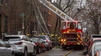 En total, 26 personas vivían en el edificio, según las autoridades locales. Fotos Philadelphia Inquirer
