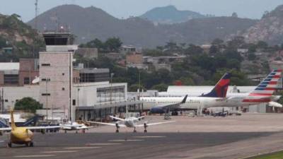 Según la AHAC, las disposiciones internacionales no permiten que un avión aterrice o despegue cuando la visibilidad es menor a tres kilómetros.