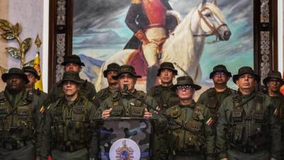 Los militares controlan en Venezuela empresas de minería, petróleo y alimentos, así como las aduanas y varios ministerios importantes como Petróleo, Energía, Defensa, Relaciones Interiores y Comercio.