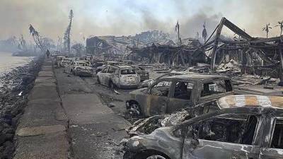 Miles de personas quedaron sin hogar a causa del incendio forestal que arrasó una localidad en Hawái, informó el jueves el gobernador de ese estado estadounidense, Josh Green.