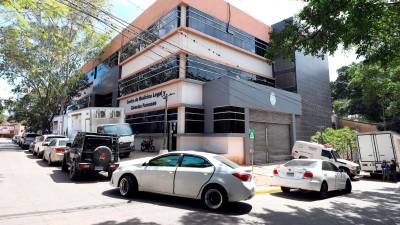 <b><span class=mln_uppercase_mln>Morgue.</span></b> Los cuerpos de los tres hombres serían llevados a Medicina Forense de la capital.<span class=mln_uppercase_mln> </span>