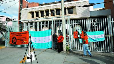 Empleados de la Secretaría de Derechos Humanos han denunciado malos tratos de la ministra Natalie Roque, a quien demandan que renuncie