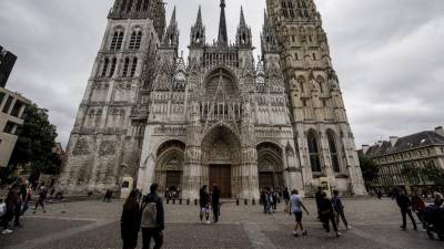 El artista<b> </b>Claude Monet, uno de los fundadores del impresionismo, pintó varias veces esta catedral gótica en Ruan.