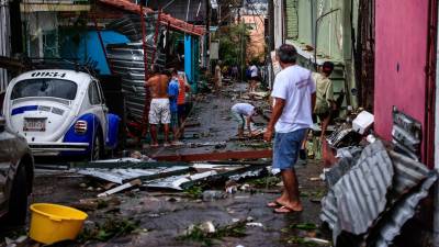 La ciudad turística mexicana de Acapulco, se encuentra devastada tras el paso del poderoso huracán <b>Otis</b> con saldo de 27 muertos.
