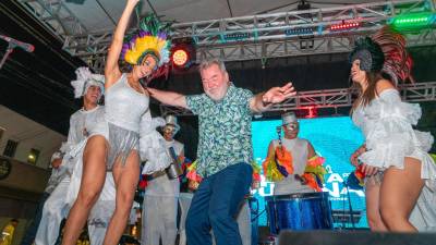 El alcalde Roberto Contreras en la inauguración de la Feria Juniana realizada en la zona viva de SPS.