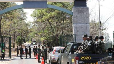 Entrada al Cuartel General del Ejército en Tegucigalpa.
