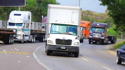 <b><span class=mln_uppercase_mln>Sector.</span></b> Más de 70,000 vehículos de carga circulan en el país y salen a otros países de la región.<span class=mln_uppercase_mln> Foto: Melvin Cubas.</span>
