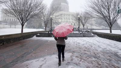 El frío extremo de Washington ha forzado a que la segunda investidura de Donald Trump rompa con la tradición y no se celebre al aire libre, abriendo otro capítulo en la historia de esta ceremonia llena de simbolismo que ha sido moldeada con el paso del tiempo.