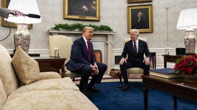Biden junto a Trump, que regresa a la oficina oval tras su triunfo electoral en las presidenciales del pasado 5 de noviembre.