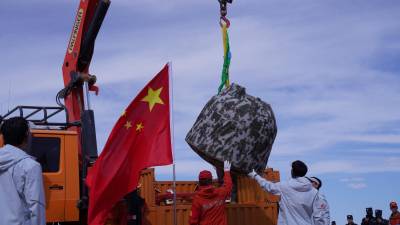 La sonda <b>china</b> Chang’e-6 regresó a la Tierra con las primeras muestras de la historia de la cara oculta de la Luna.