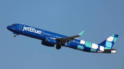 Un avión de la aerolínea estadounidense JetBlue fue alcanzado por una bala tras ser tiroteado desde tierra en Puerto Príncipe.