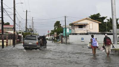 Belice declaró alerta roja ante el impacto del huracán Lisa que tocó tierra esta tarde en el sur de ese país.