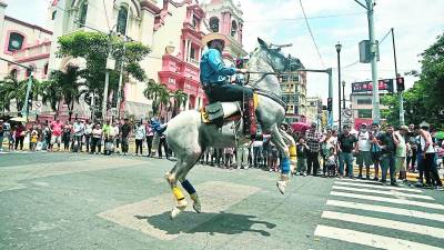 Más de 500 caballistas se sumaron a la celebración del 487 aniversario de San Pedro Sula.