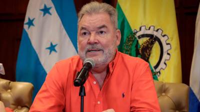 <b><span class=mln_uppercase_mln>Autoridad.</span></b> El alcaldeContreras realiza la invitación.