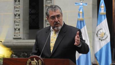 El presidente de Guatemala, Bernardo Arévalo busca dar más jefaturas a mujeres en el Ejército.