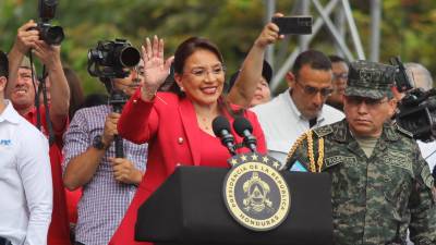 La presidenta hondureña, Xiomara Castro, participa en una manifestación para exigir al Parlamento la elección del nuevo fiscal general y del fiscal general adjunto en Tegucigalpa (Honduras).