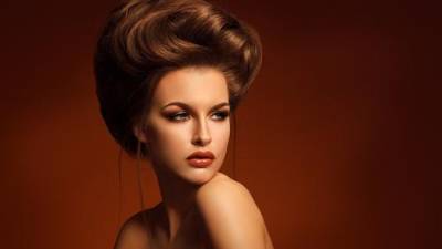 “Las pieles naturales han cogido mucha fuerza, pero que una piel esté jugosa no significa que tenga que estar brillante en todo el rostro”, puntualiza el maquillador Goyo Acevedo.