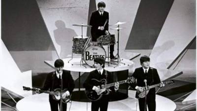 The Beatles fue una banda de rock inglesa activa durante la década de 1960.