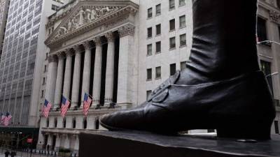 Los indicadores cedieron a la presión de inversionistas ganados por temores sobre la marcha de la economía mundial