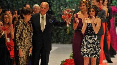 El mundo de la moda, el cine y la música de Estados Unidos recordó hoy al célebre diseñador Óscar de la Renta, fallecido este lunes a los 82 años.