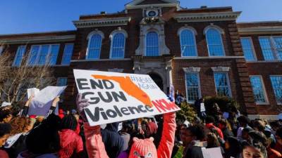 Los datos recopilados por la organización correspondientes al año 2016 apuntan que, a lo largo de ese período, 38.658 personas fallecieron en suelo estadounidense debido a las armas de fuego. EFE/Archivo