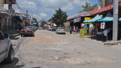 La vía está llena de hoyos.