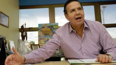 El expresidente Rafael Leonardo Callejas presentó un recurso a favor de la reelección presidencial.