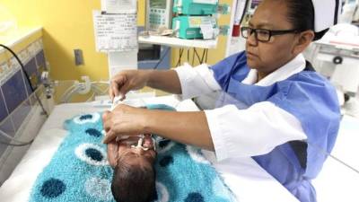 El Departamento de Salud de Oklahoma se ha fijado la meta de contar con 5.000 gorros tejidos a mano en color morado antes del 1 octubre y está seguro de poder cumplirla, pues, según Lincoln, durante la última semana les 'han contactado muchas personas de todo Estados Unidos y del mundo que quieren contribuir con esta gran causa'. EFE/Archivo