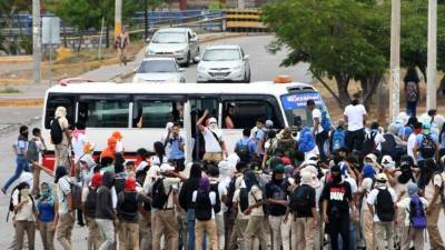 Imagen de la protesta de ayer por parte de los estudiantes del Instituto Central Vicente Cáceres de Tegucigalpa.